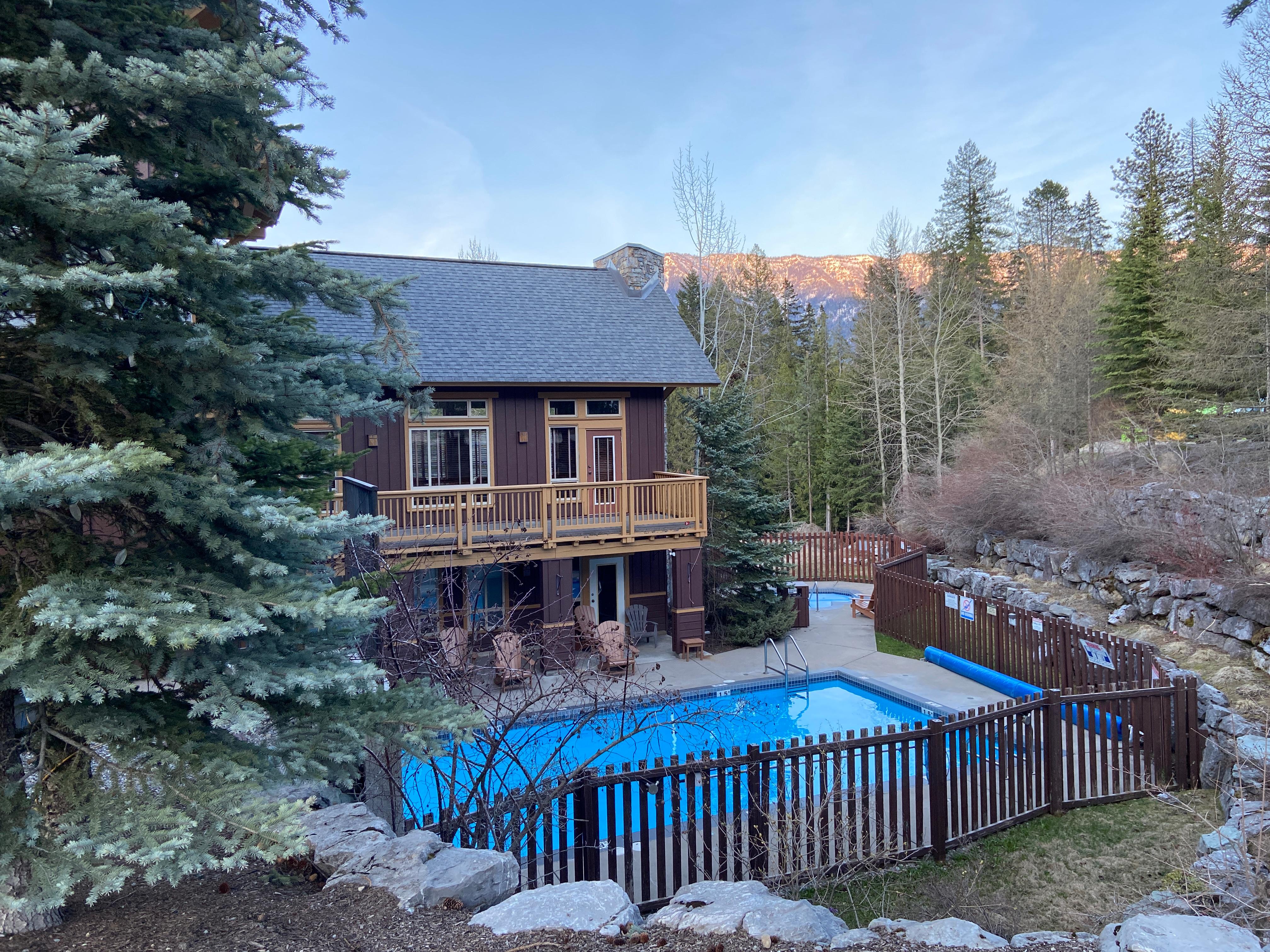 Outdoor Pool & Hot Tub