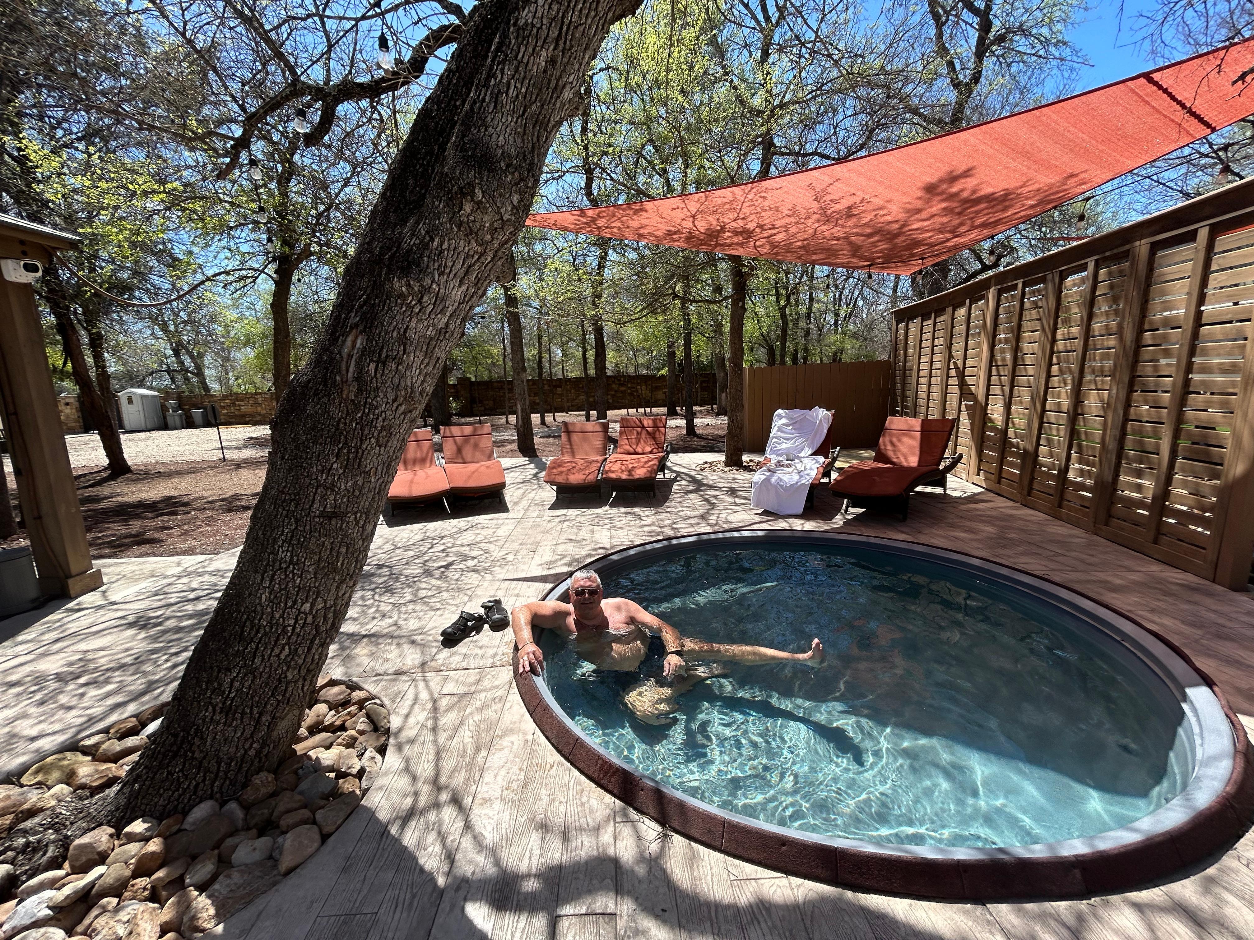 Plunge pool 