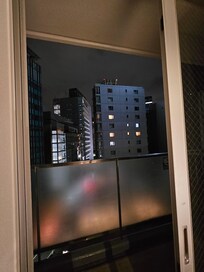 Parveke ovelta kuvattuna