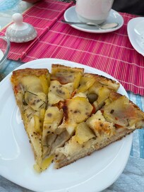 Focaccia com patate e pomodorini