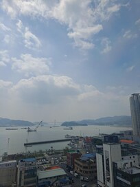 방에서 본 마산만 뷰~