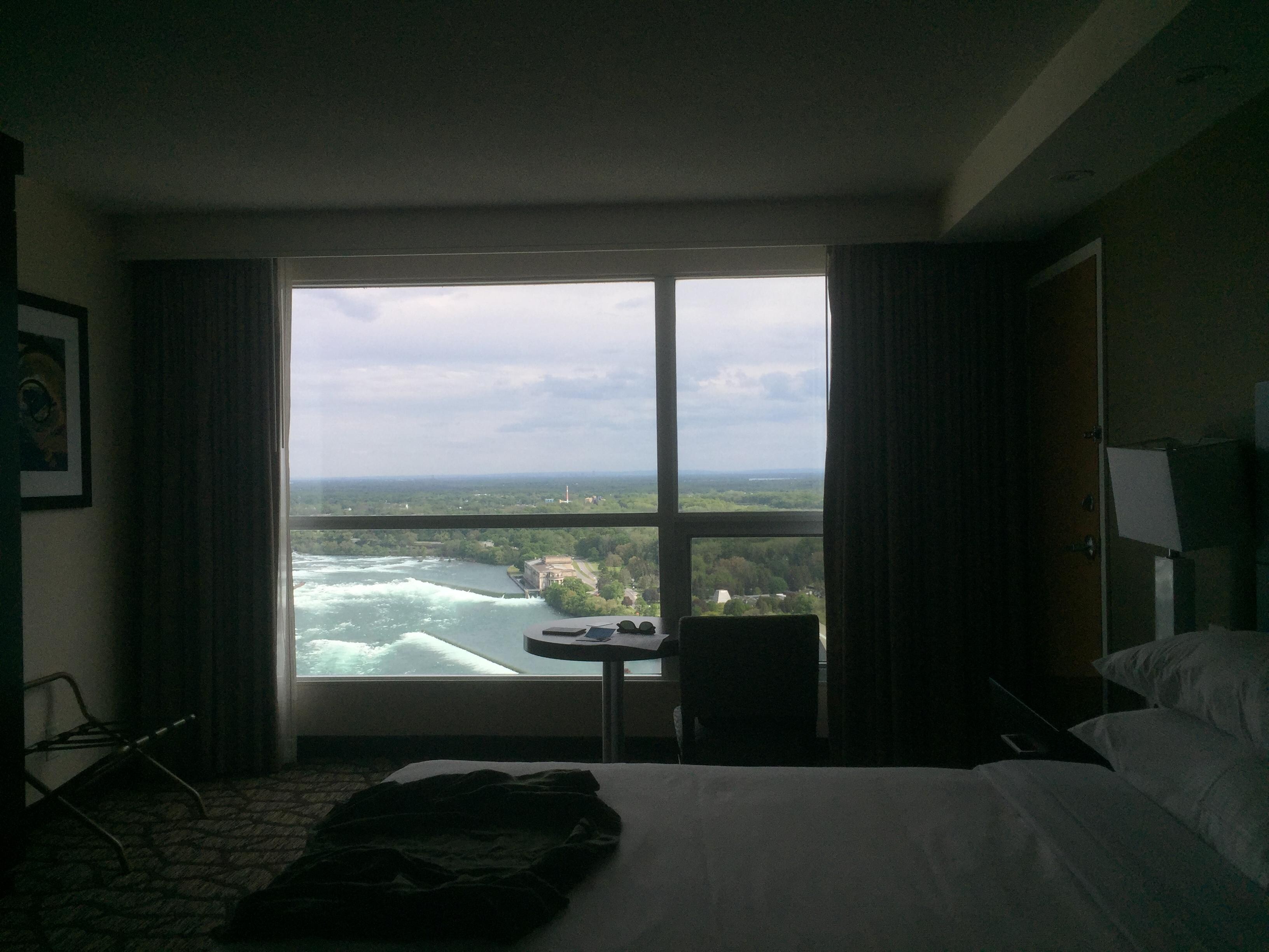30th floor 1 King Bed Whirlpool Fallsview Suite