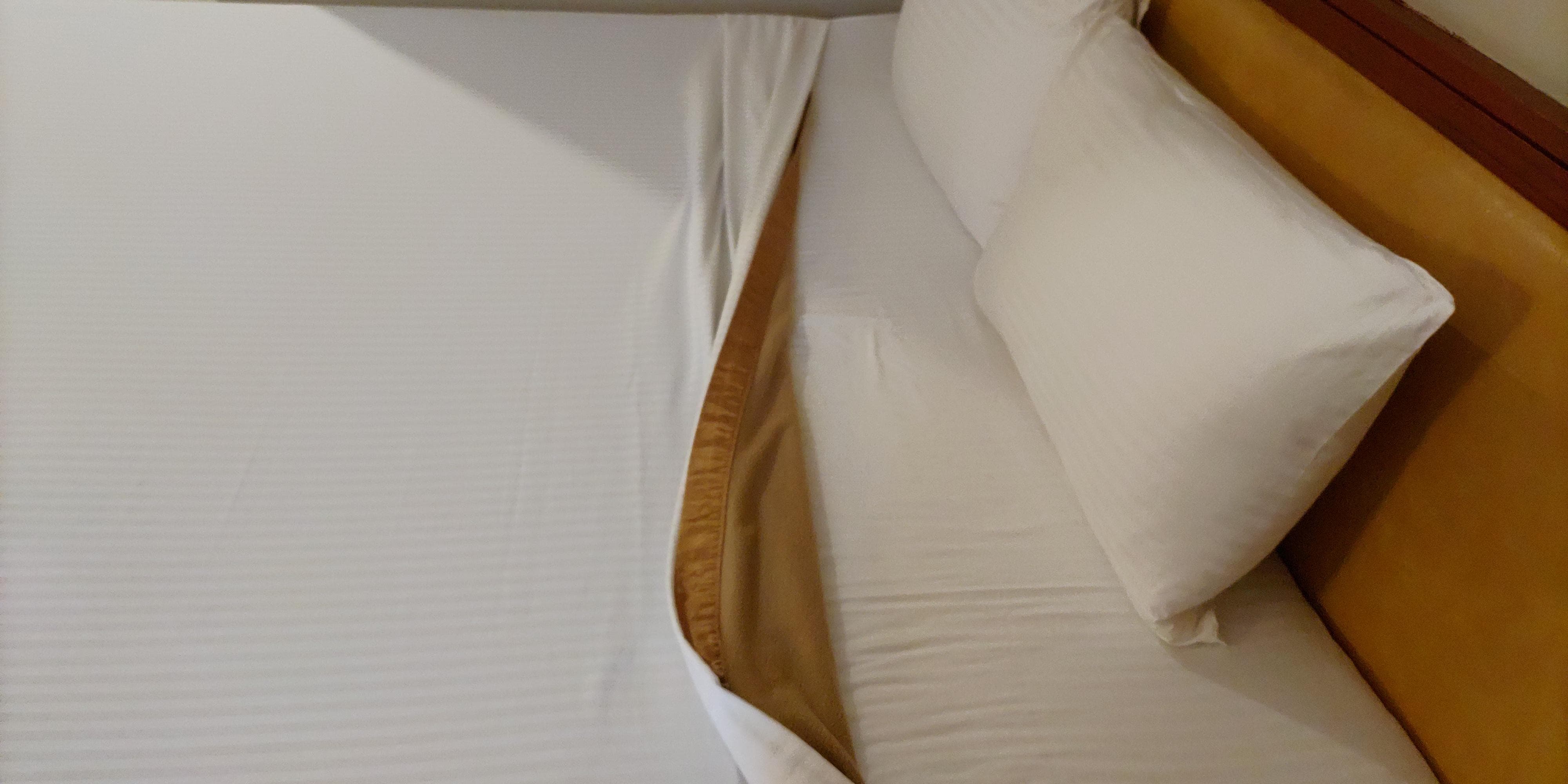 毛布かばーが片側のため肌にあたる