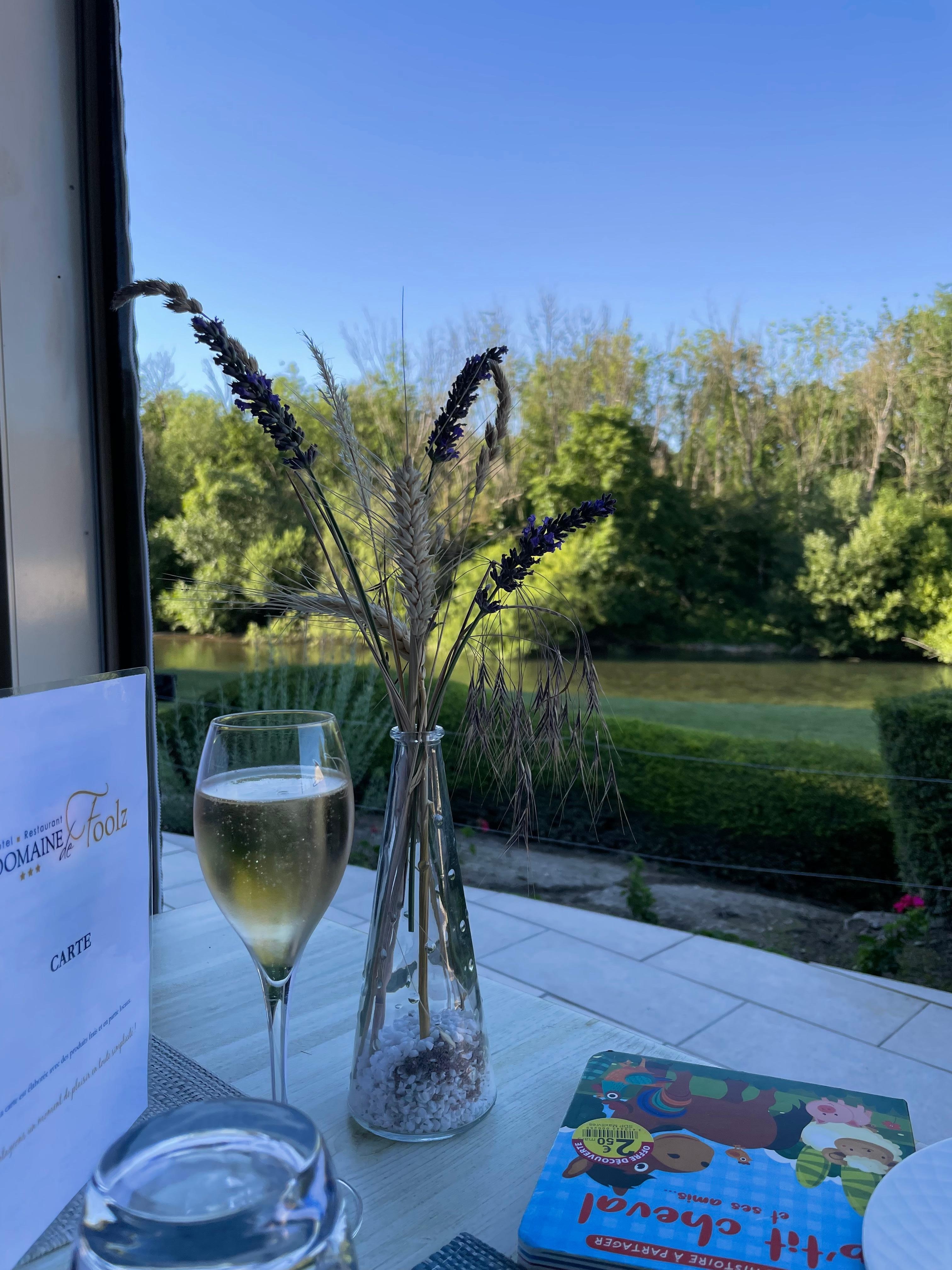 Restaurant overlooking Seine 