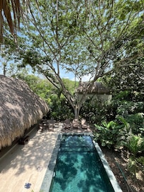 Piscina privada de la casa en la que me hospedé.