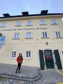 Área externa próxima ao Rio Mondava e Ponte Carlos