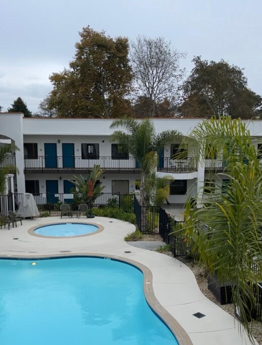 피스모 비치 옥스퍼드 스위트 피스모비치 (Oxford Suites Pismo Beach) 이용 후기 피스모 비치에 있는 옥스퍼드 스위트... 