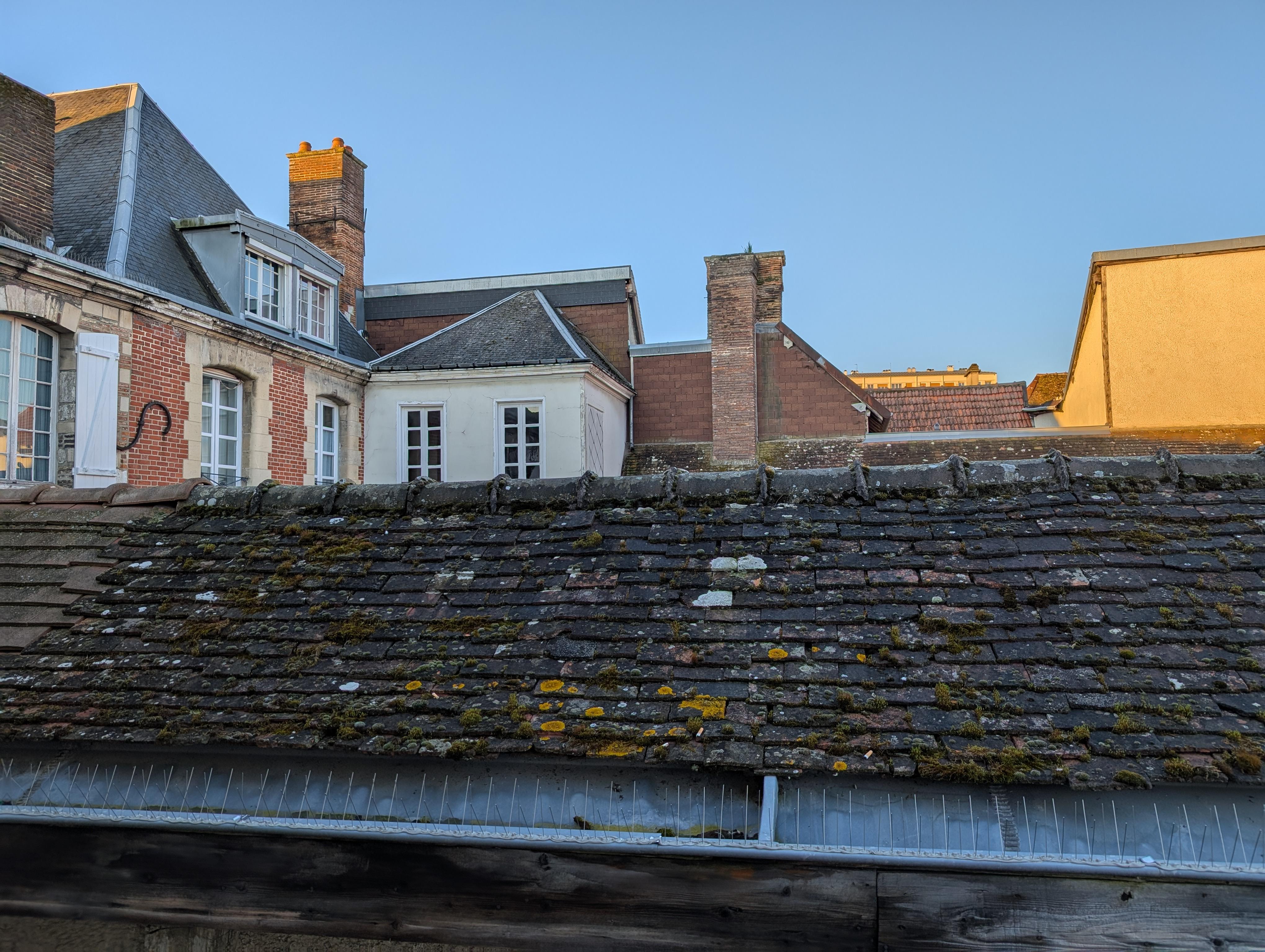 Vue des toits depuis chambre au 3ème étage 