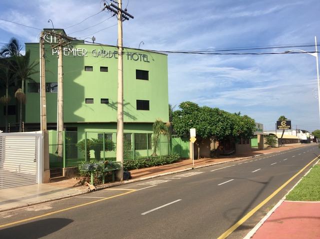 Bloco novo junto a avenida.