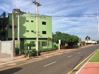Bloco novo junto a avenida.
