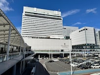Aussenansicht vom Bahnhof her