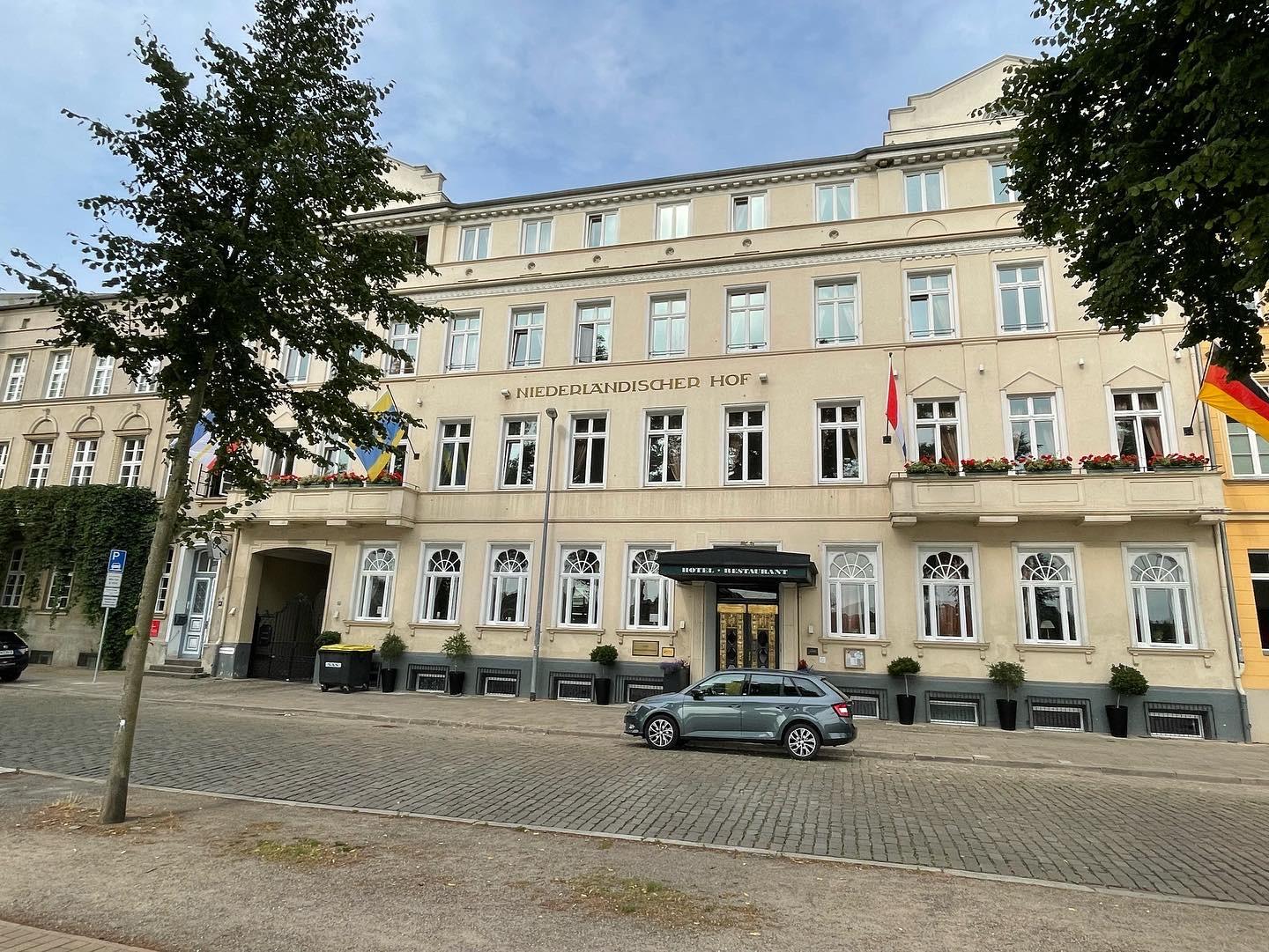 Niederländischer Hof, Fassade