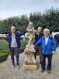 Auf dem Domberg hat es einen Rosengarten, besuchswert.