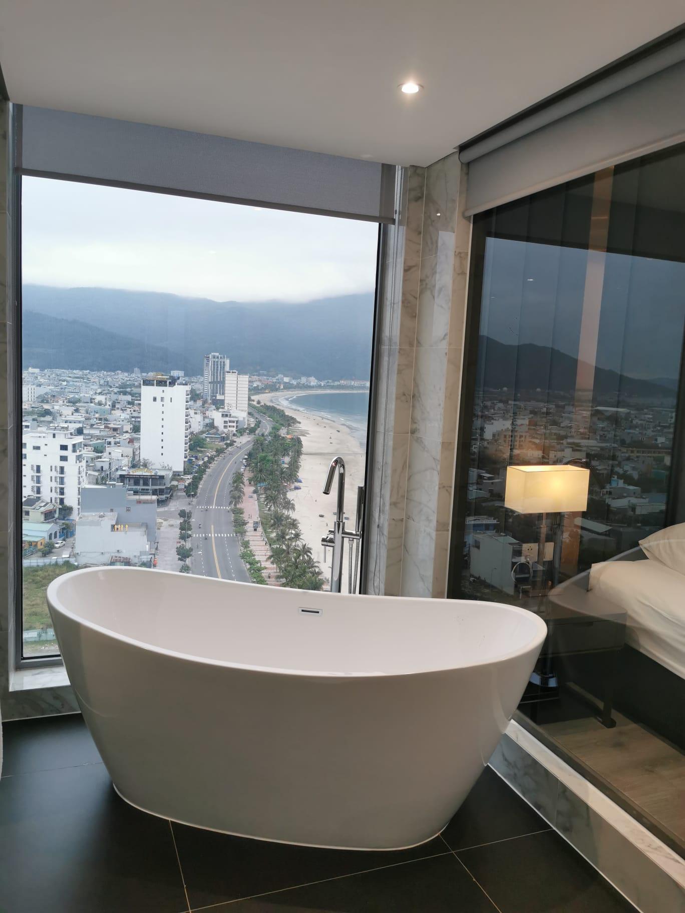 Bath tub with great views