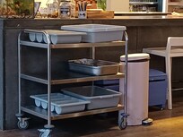 Wagen zum Sammeln von Geschirr