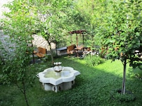 Bahçe ve kahvaltı alanı