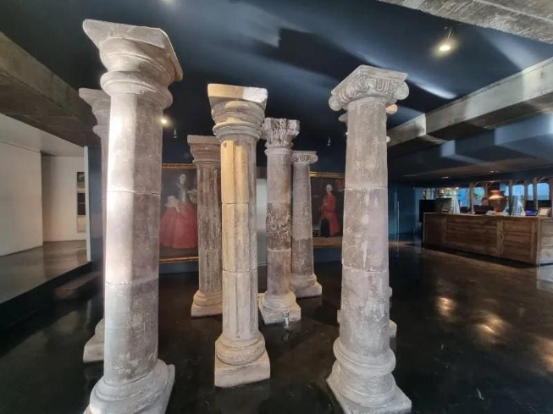 프론데스크 전면
