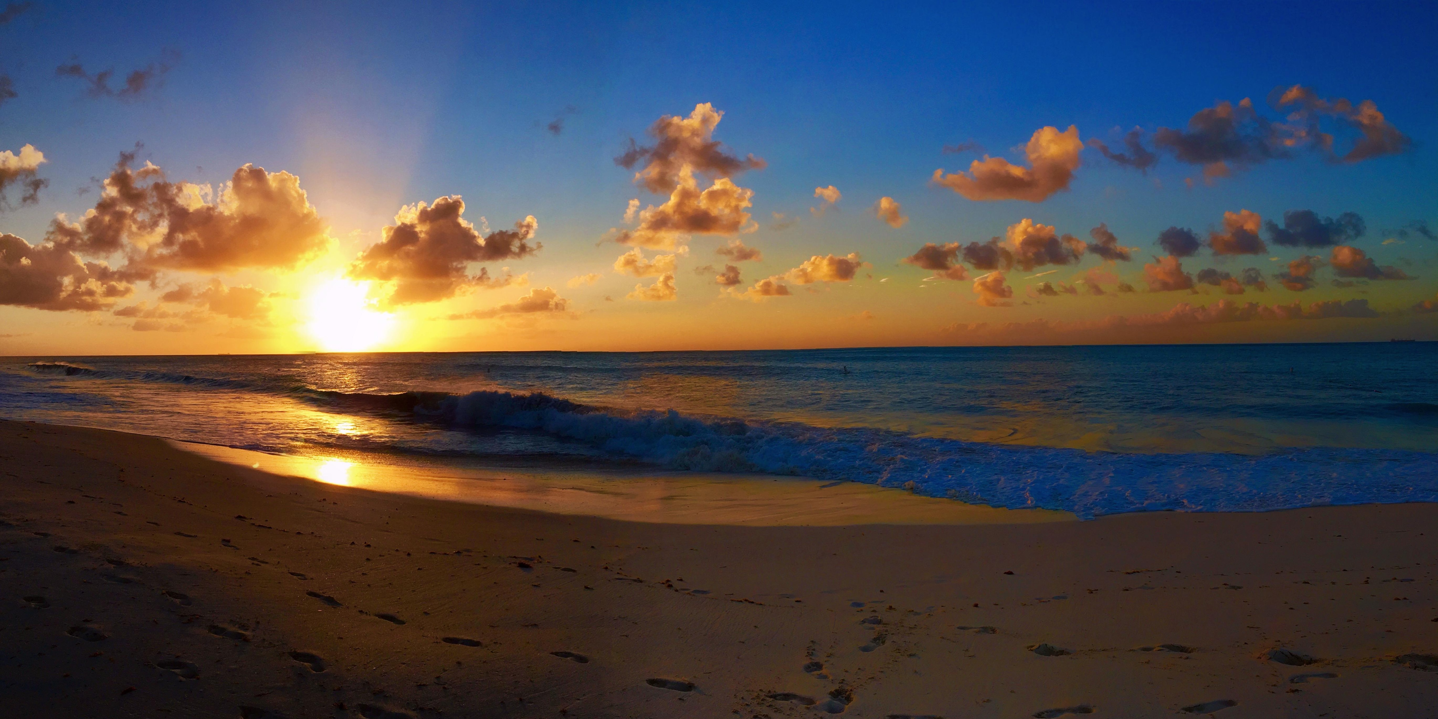 Sunset on Eagle Beach