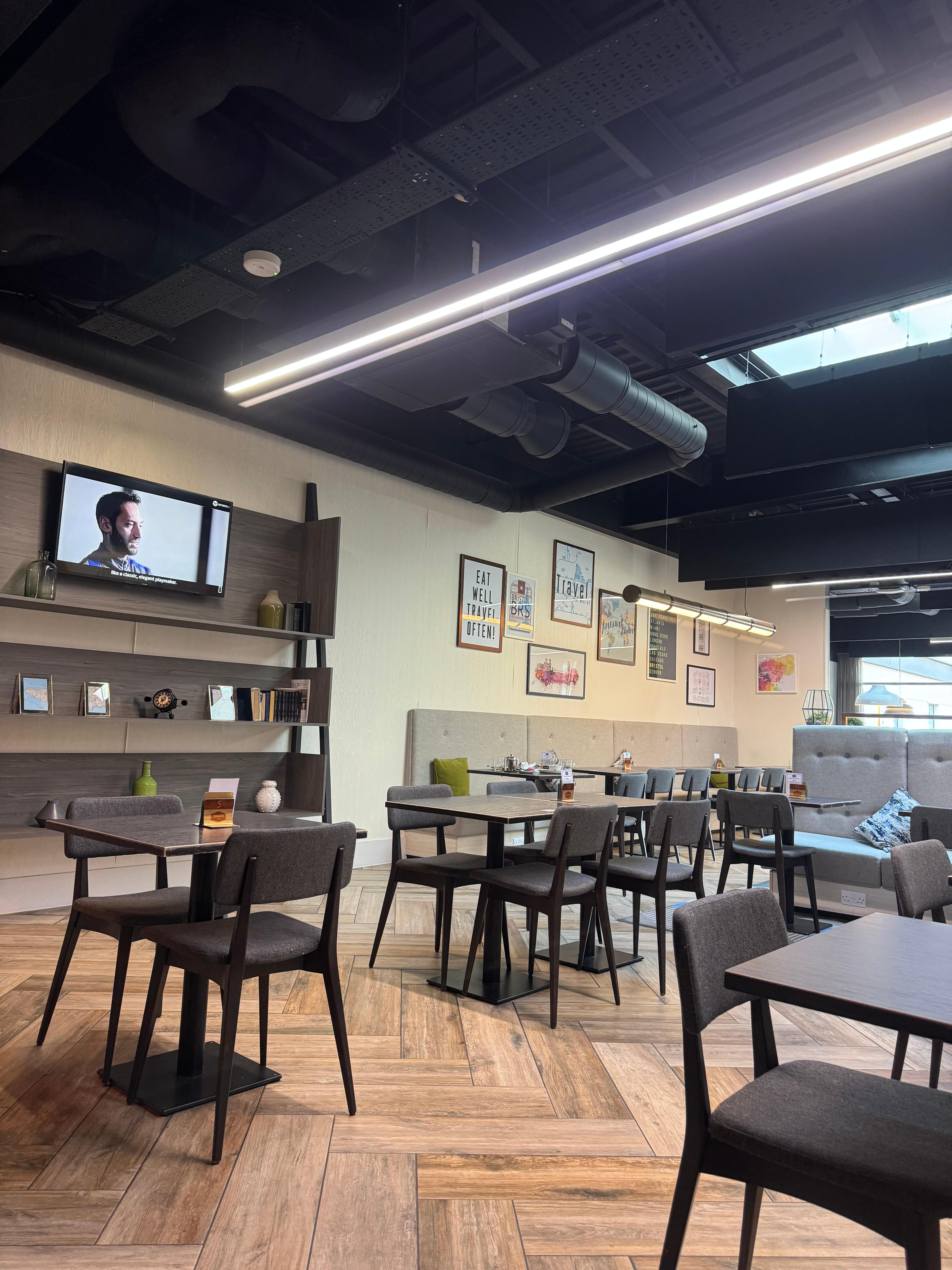 Restaurant & Bar