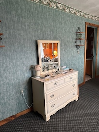 Dresser instead of a table like on the site.