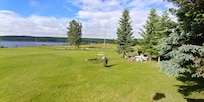 在淸幽的住處望向 Lac La Hache 湖