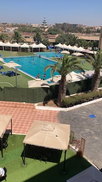 Piscine extérieur et une piscine pour les jeunes enfants