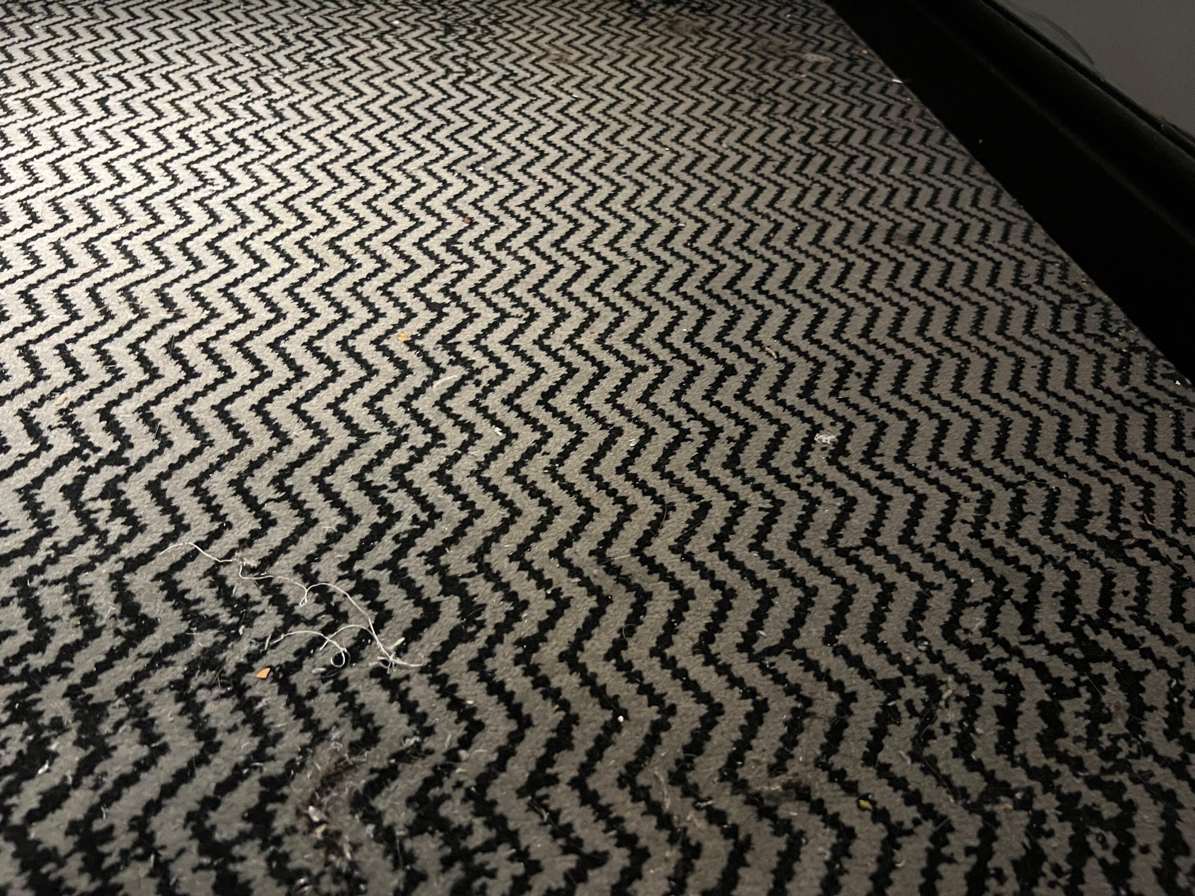 Fryktelig skittent i gangen.