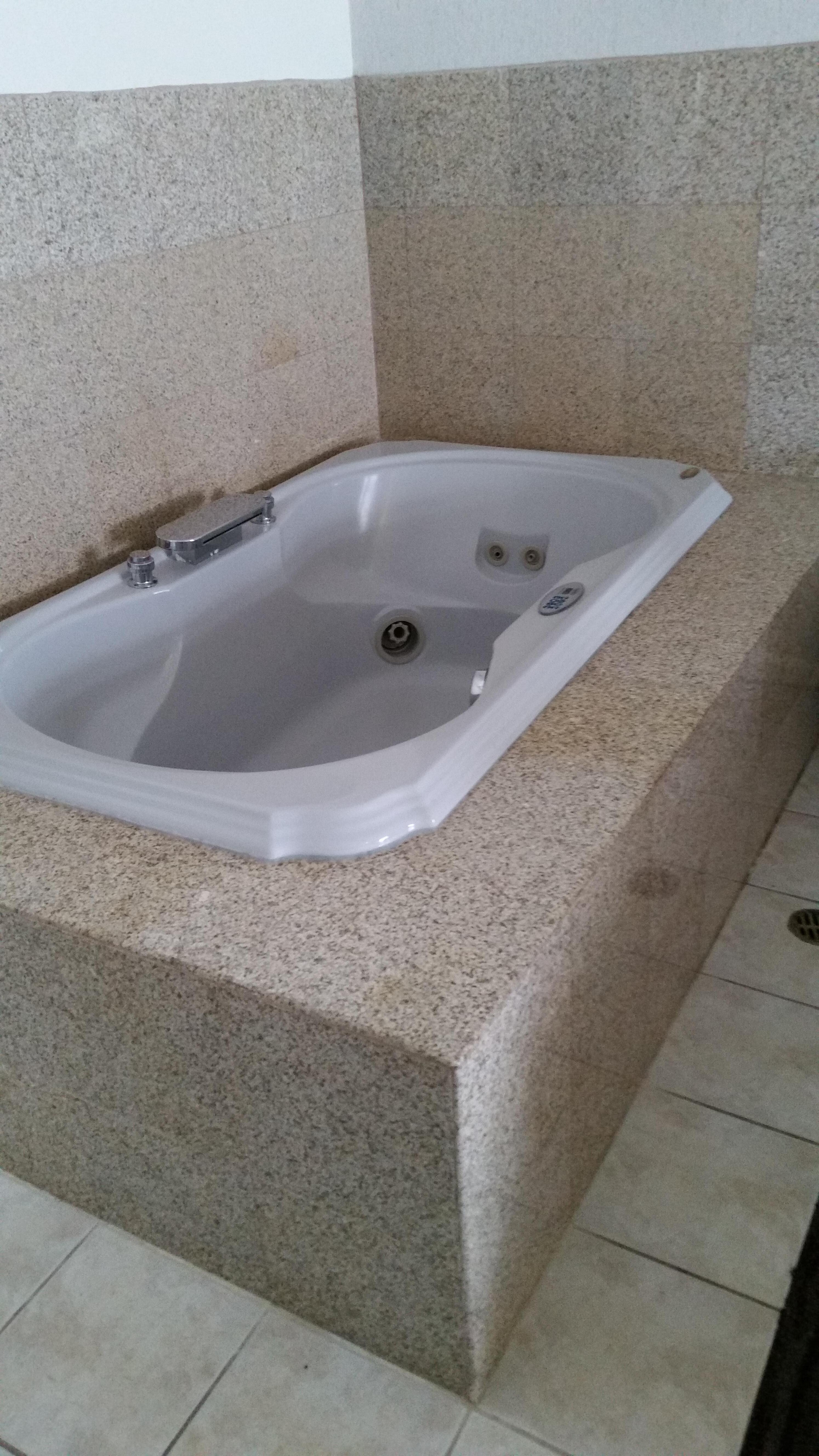 Tub is next to bed in main room