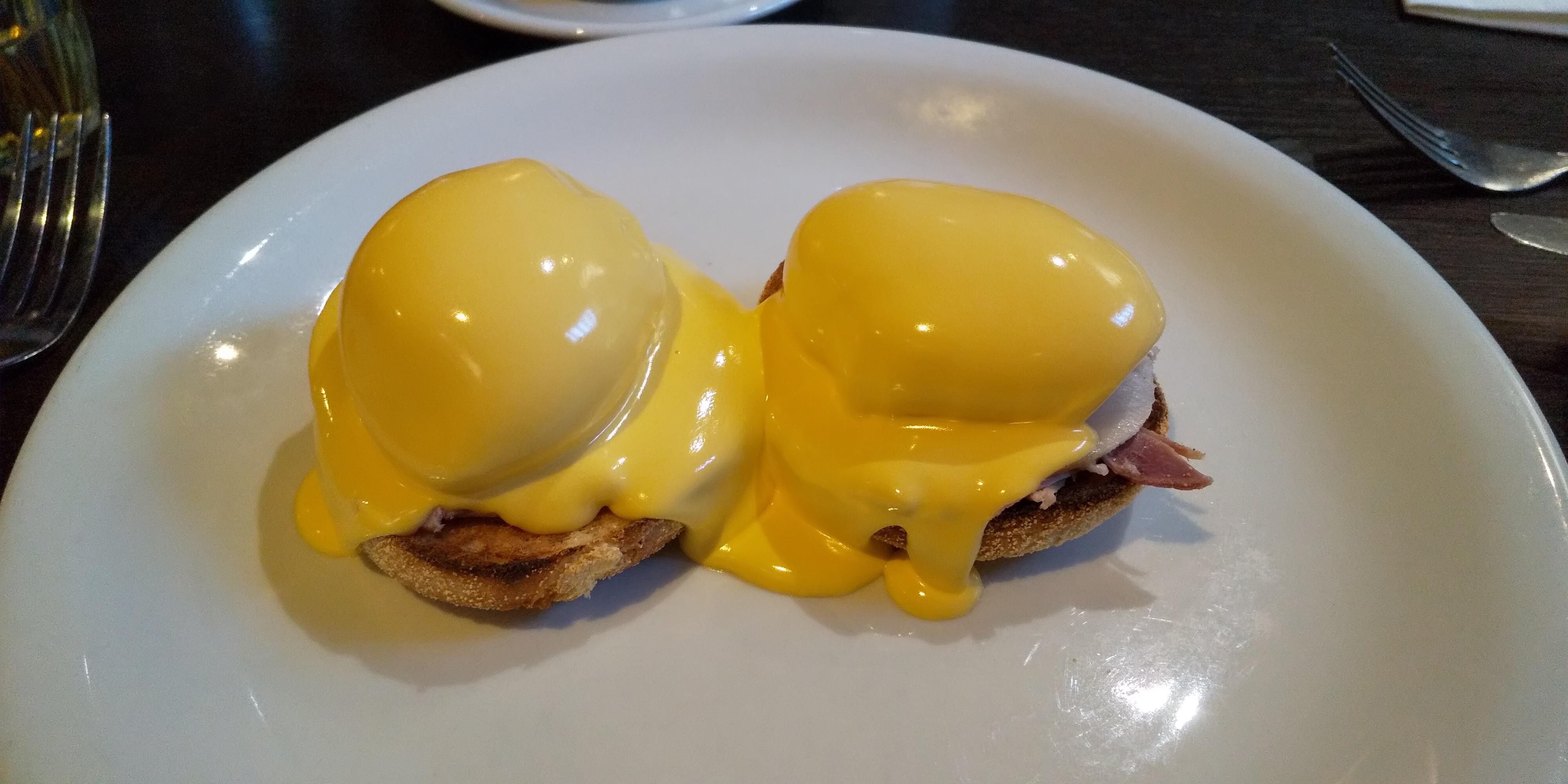 エッグベネディクト。