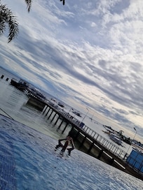 1521 Resort hotell, samme firma