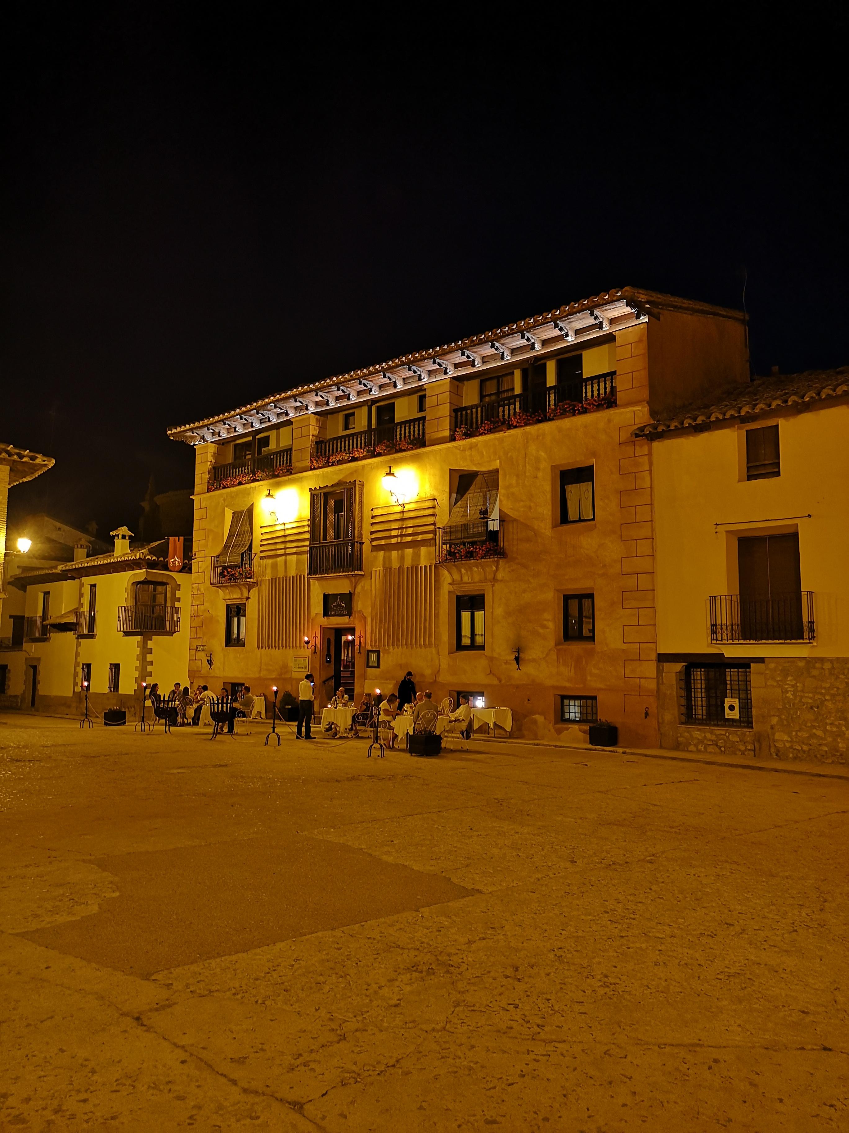 cenando en el exterior