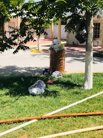 Botes de basura de varios días