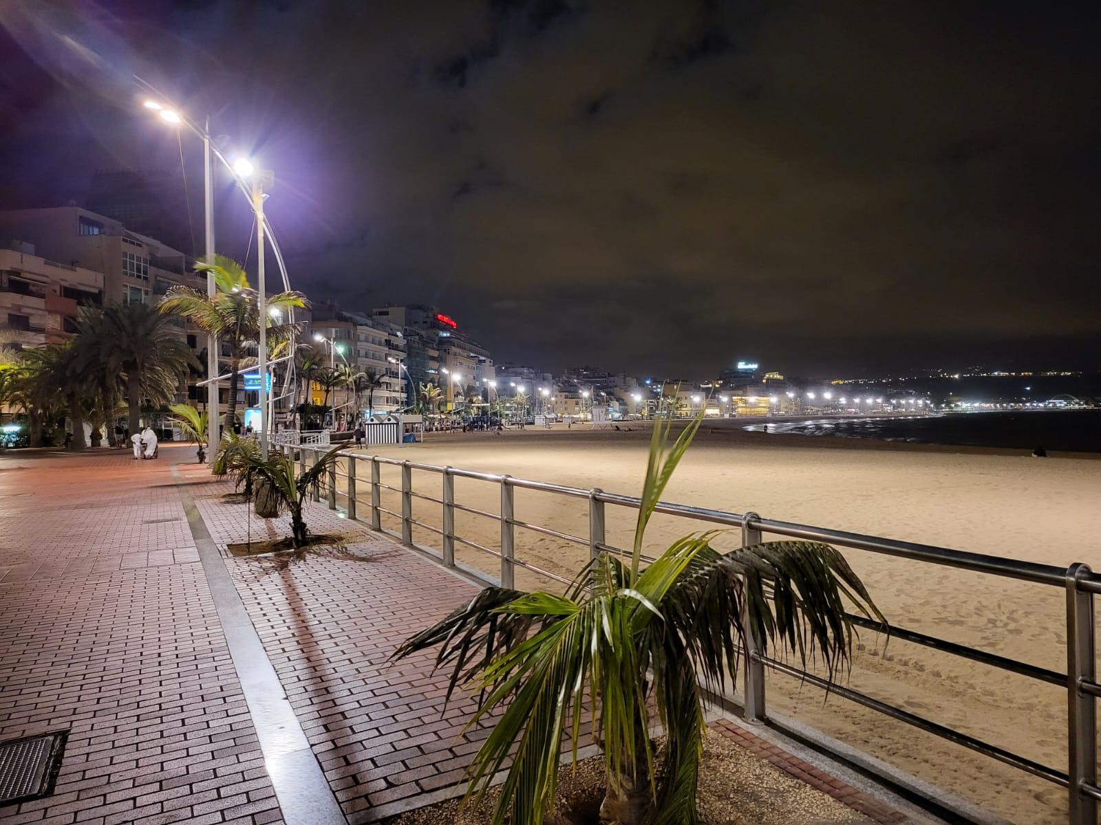 Walking promenade in front of the hotel