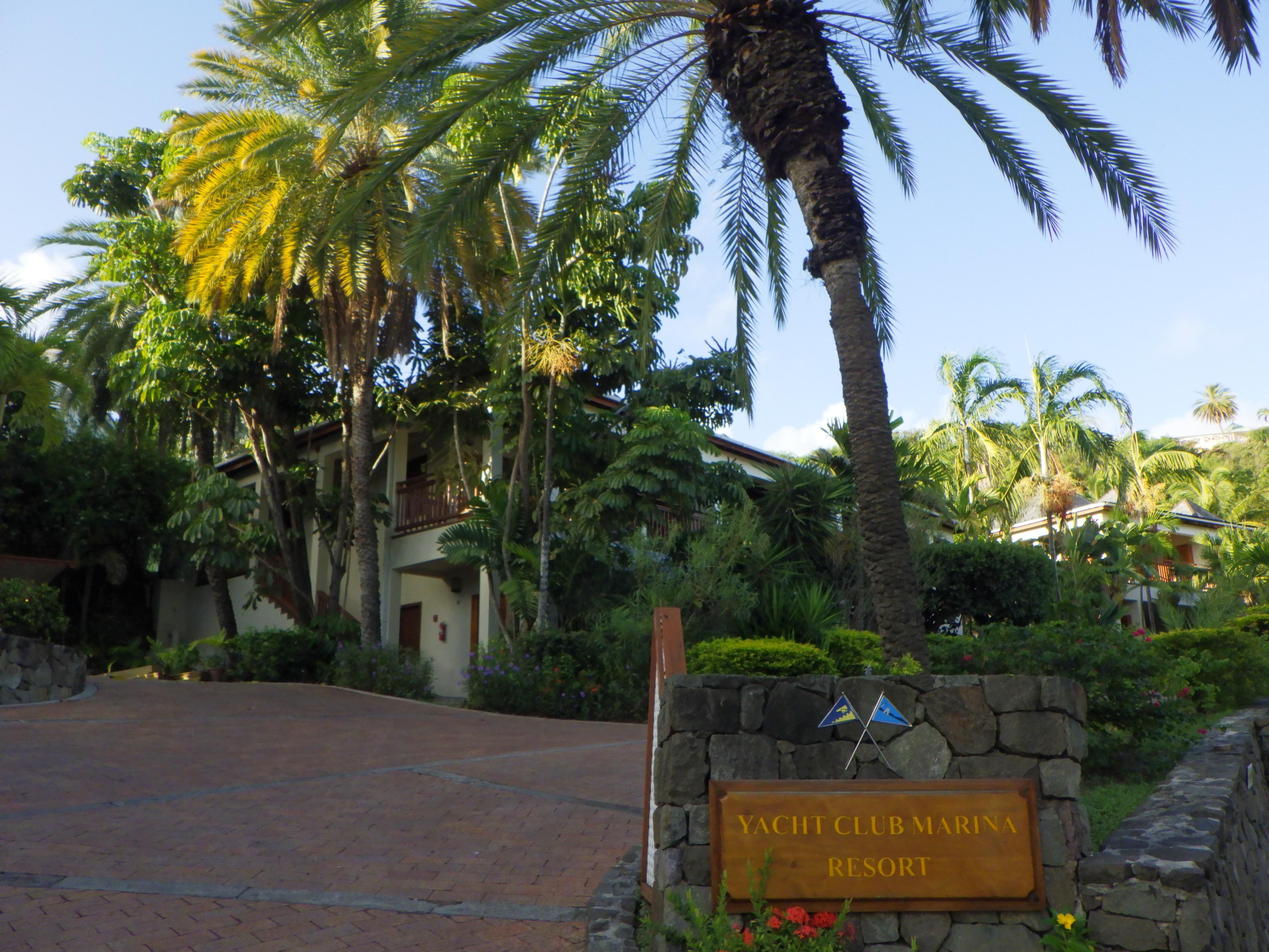 坂の上は建物の部屋はキッチン付きです