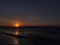 Muito próximo a praia, que tem um pôr do sol espetacular