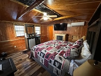 Clean and quiet, microwave and a small fridge. It has a remote heater and fan, large television and small dining table, in a well crafted location.