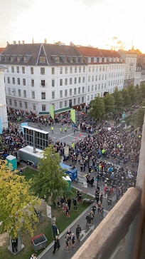 Hier moestuin met 2 koffers 700m doorheen worstelen