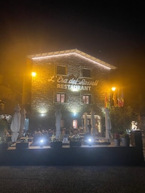 Restaurant behind hotel — delicious!