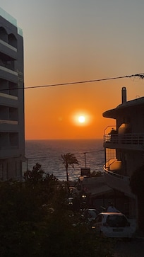 Solnedgang utenfor hotellet