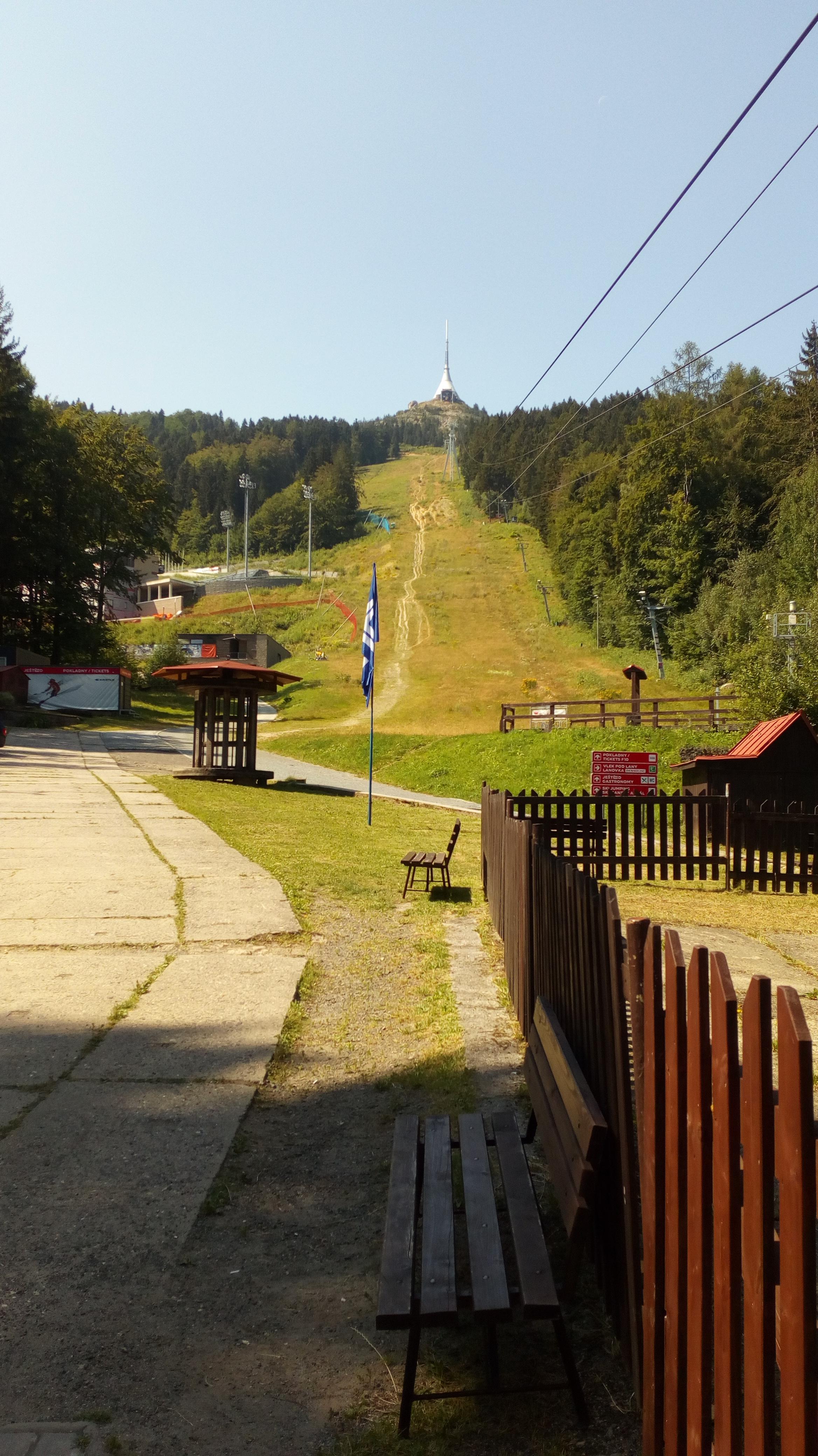 Cesta na Ještěd pod lanovkou