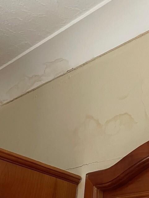 Old water stains 