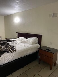 No paint on walls or pictures like it shows when I reserved the room and no rug on floors