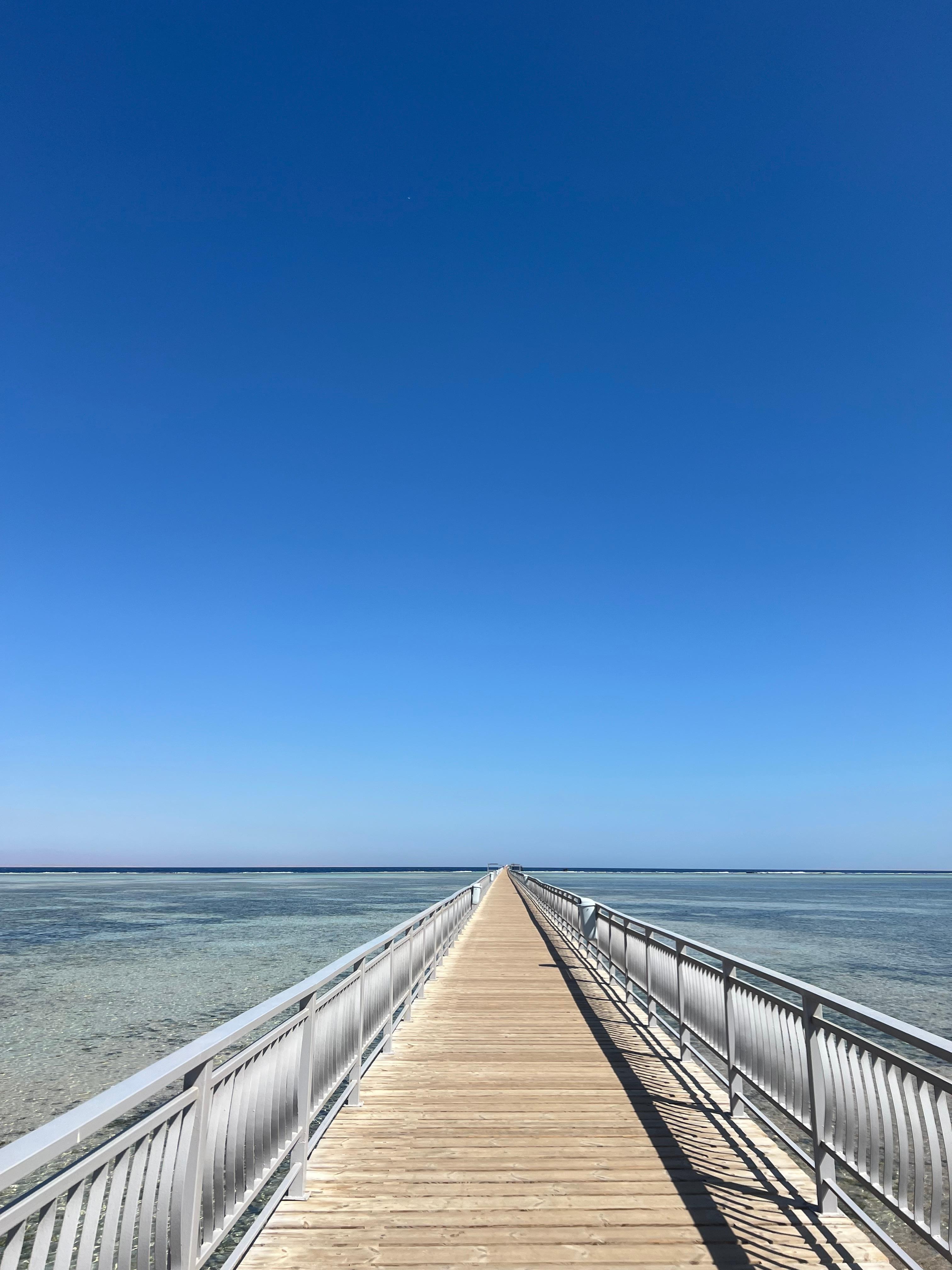 シュノーケルリングの場所まで行く桟橋