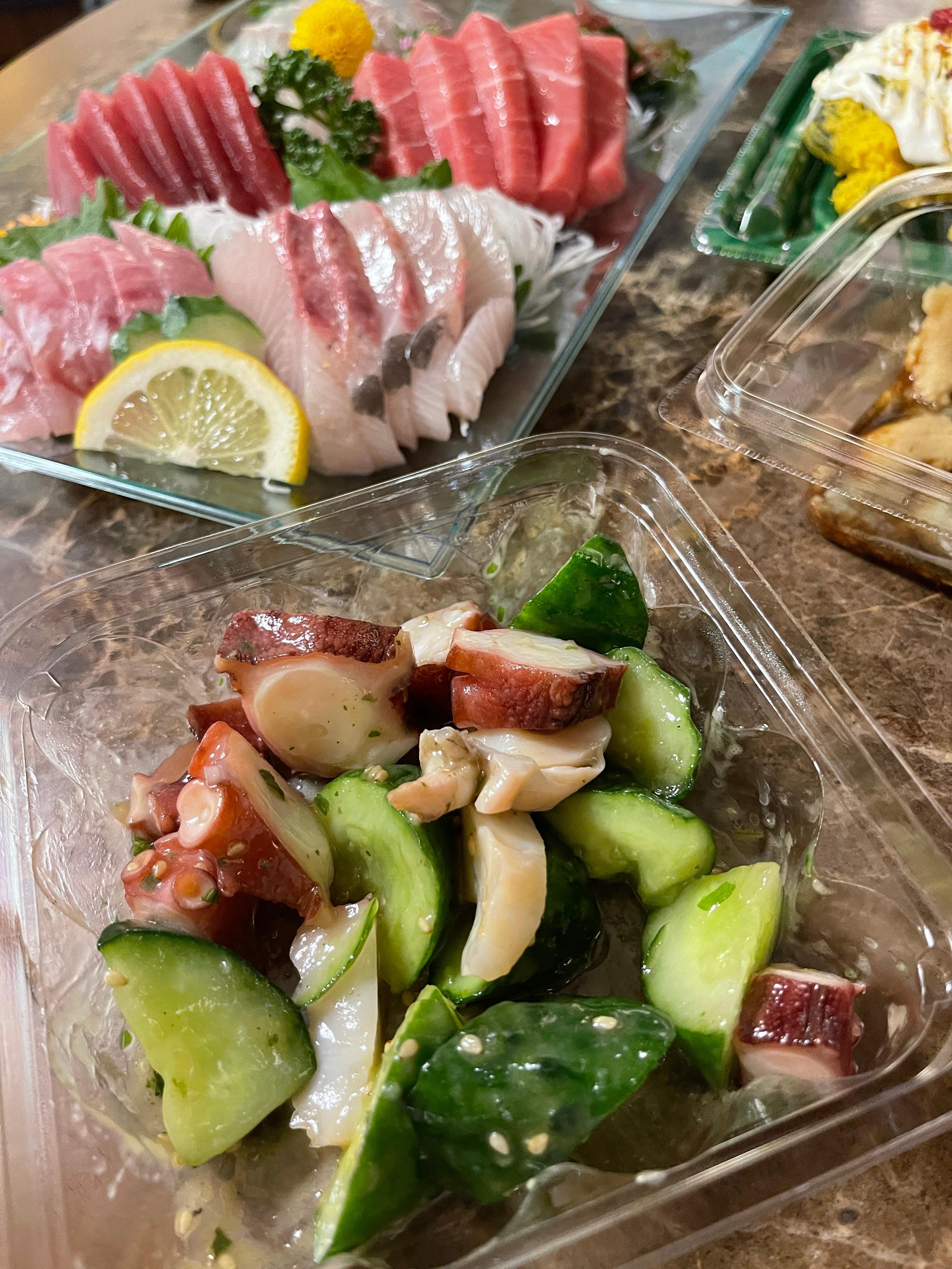 酒店樓下有兩層大型超市,房間地方大有餐檯,可以每晚買宵夜邊吃邊看世界杯