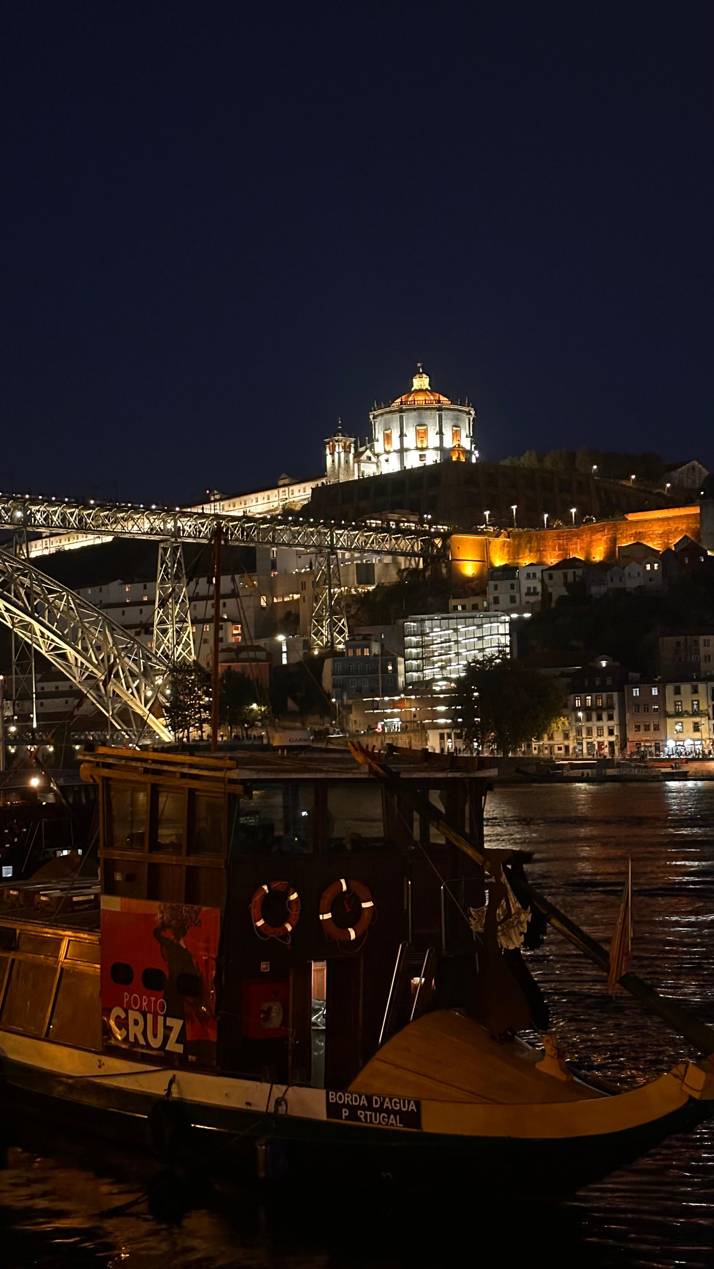 Vista noturna de um dos pontos da Ribeira. 