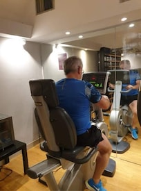 Vélo intérieur salle de sport