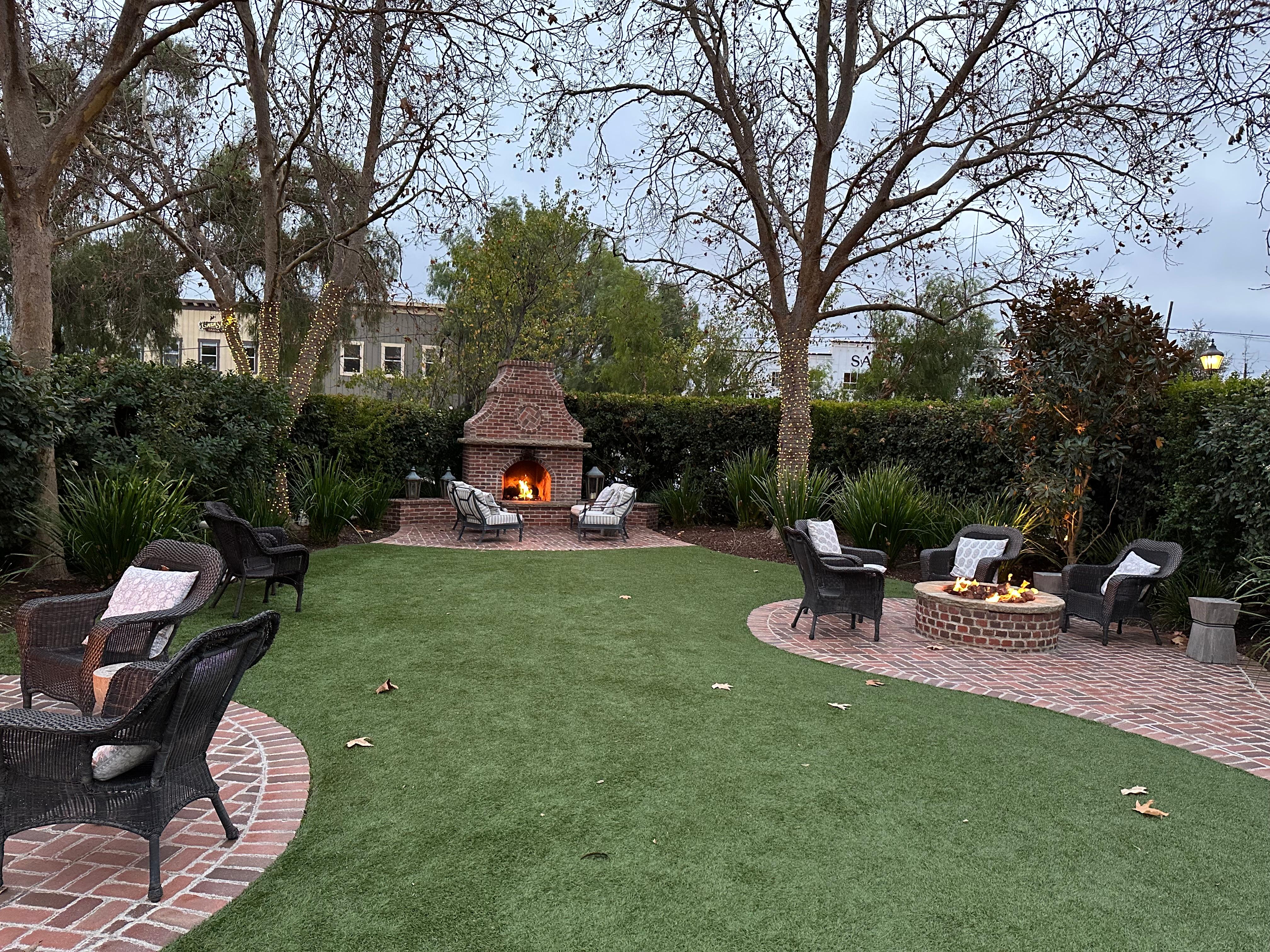 Garden with fireplace 