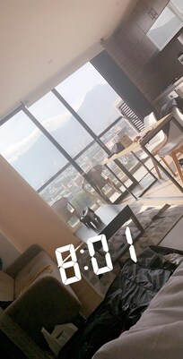 Belle vue de la ville et des montagnes