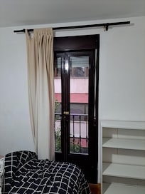 Fenêtre de la première chambre.