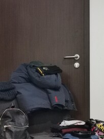 Porta comunicante con l'altra stanza